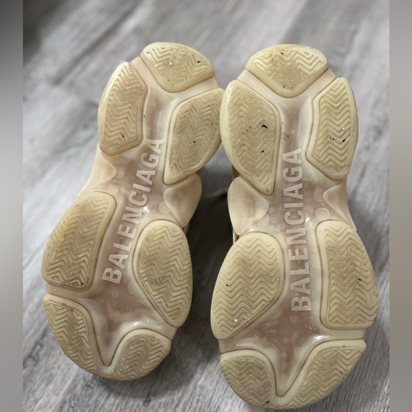 BALENCIAGA WOMEN'S TRIPLE S CLEAR SOLE SNEAKER IN BEIGE SIZE 39 - Picture 6 of 6